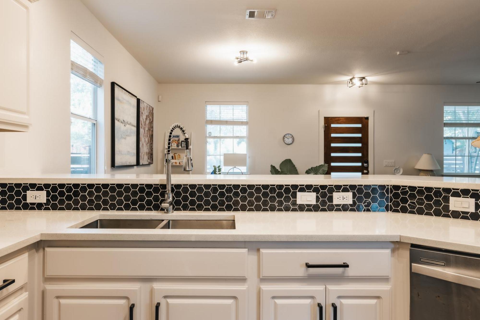 Stylish Downtown Escape, Walk To Brewery -Pool & Relaxation Villa Остин Екстериор снимка